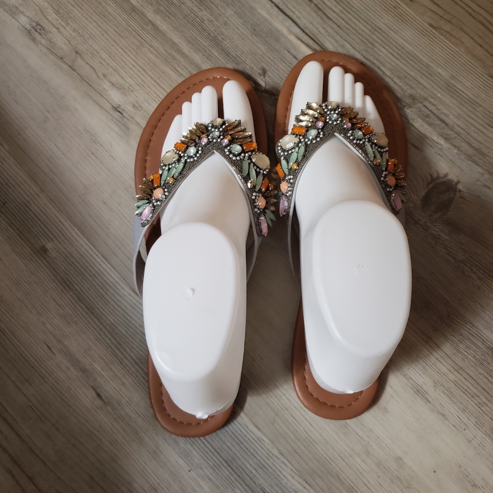Mixit Sandals in Excellent PreOwned Condition Sz 9